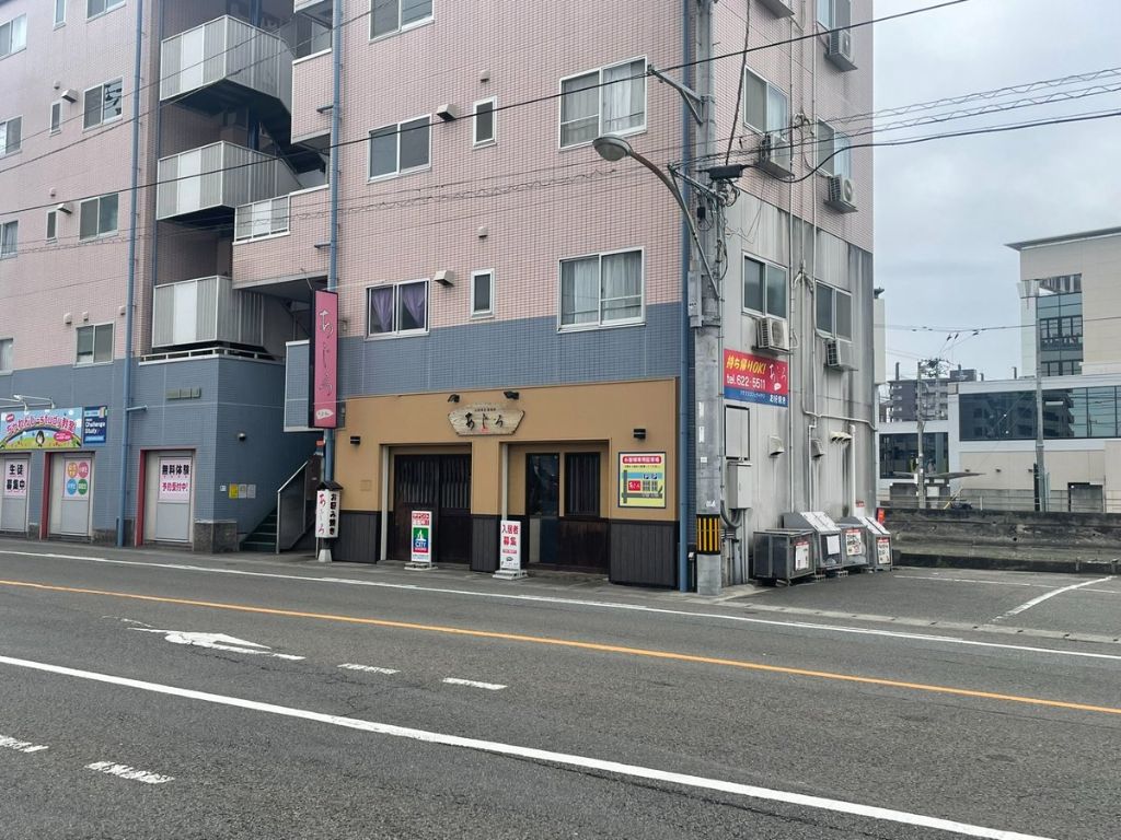 外観（道路対面から）