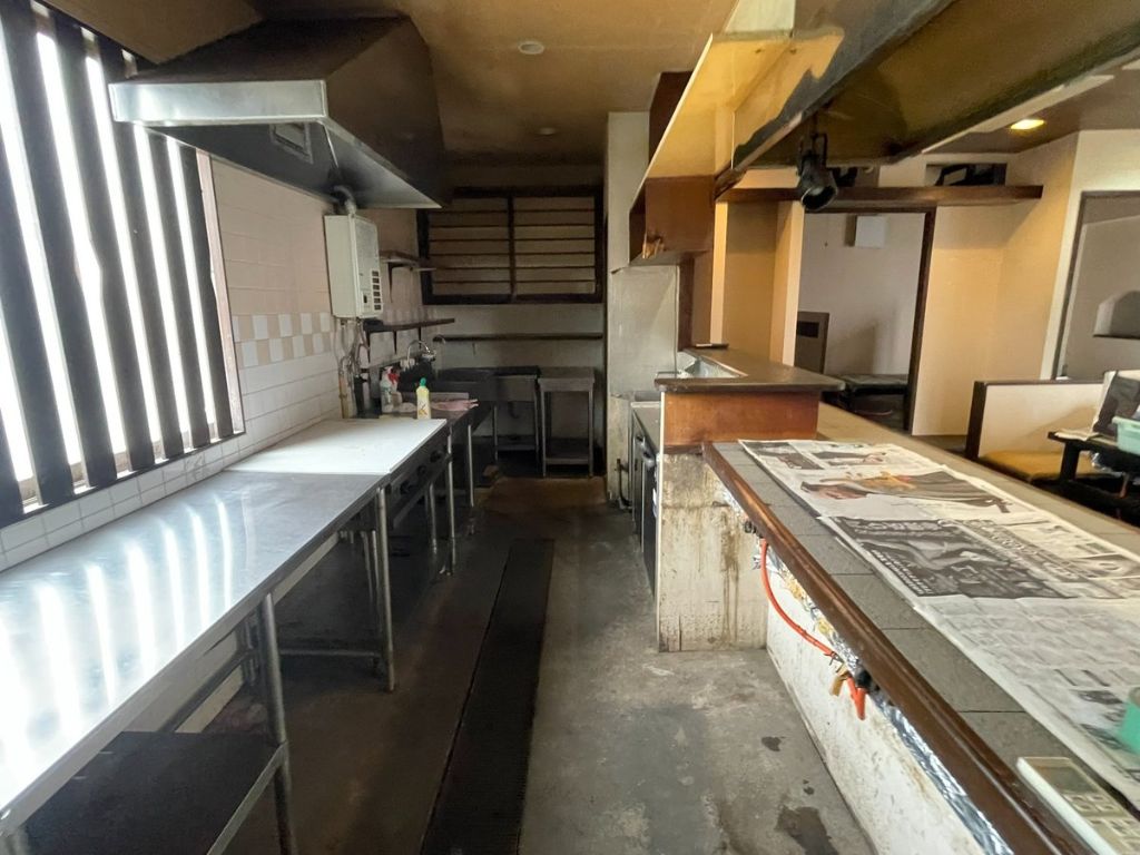 厨房エリア - 作業台・換気扇・シンク・給湯器